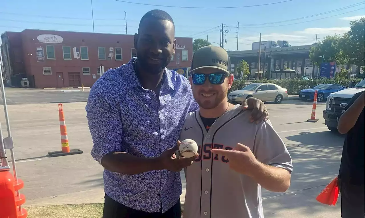 Fan offers home run ball to Yordan Alvarez, Astros slugger signs it for him instead