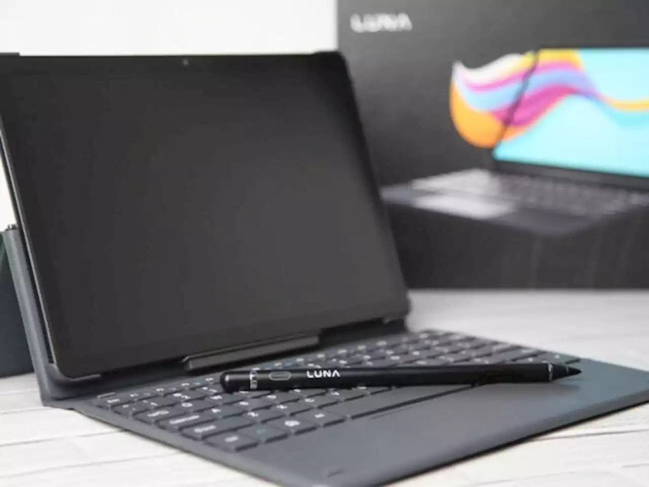 Luna Twinbook Tablet Harga Ringan Berikan Fitur Terkini