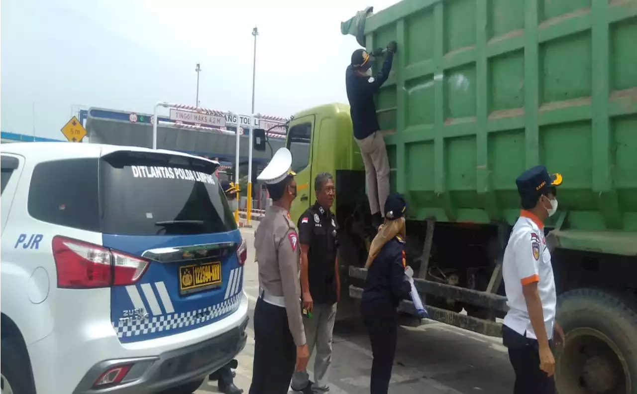 Sebanyak 163 Kendaraan ODOL Ditilang di Tol Lampung