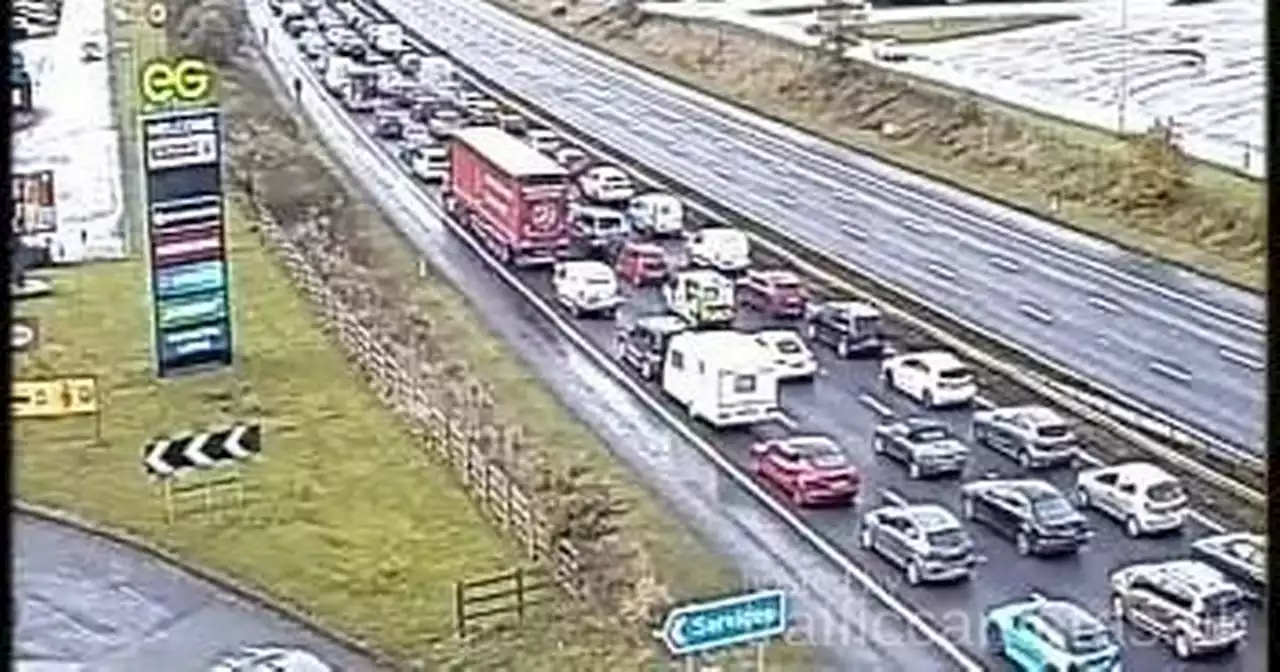 M61 live traffic as police incident forces motorway to shut