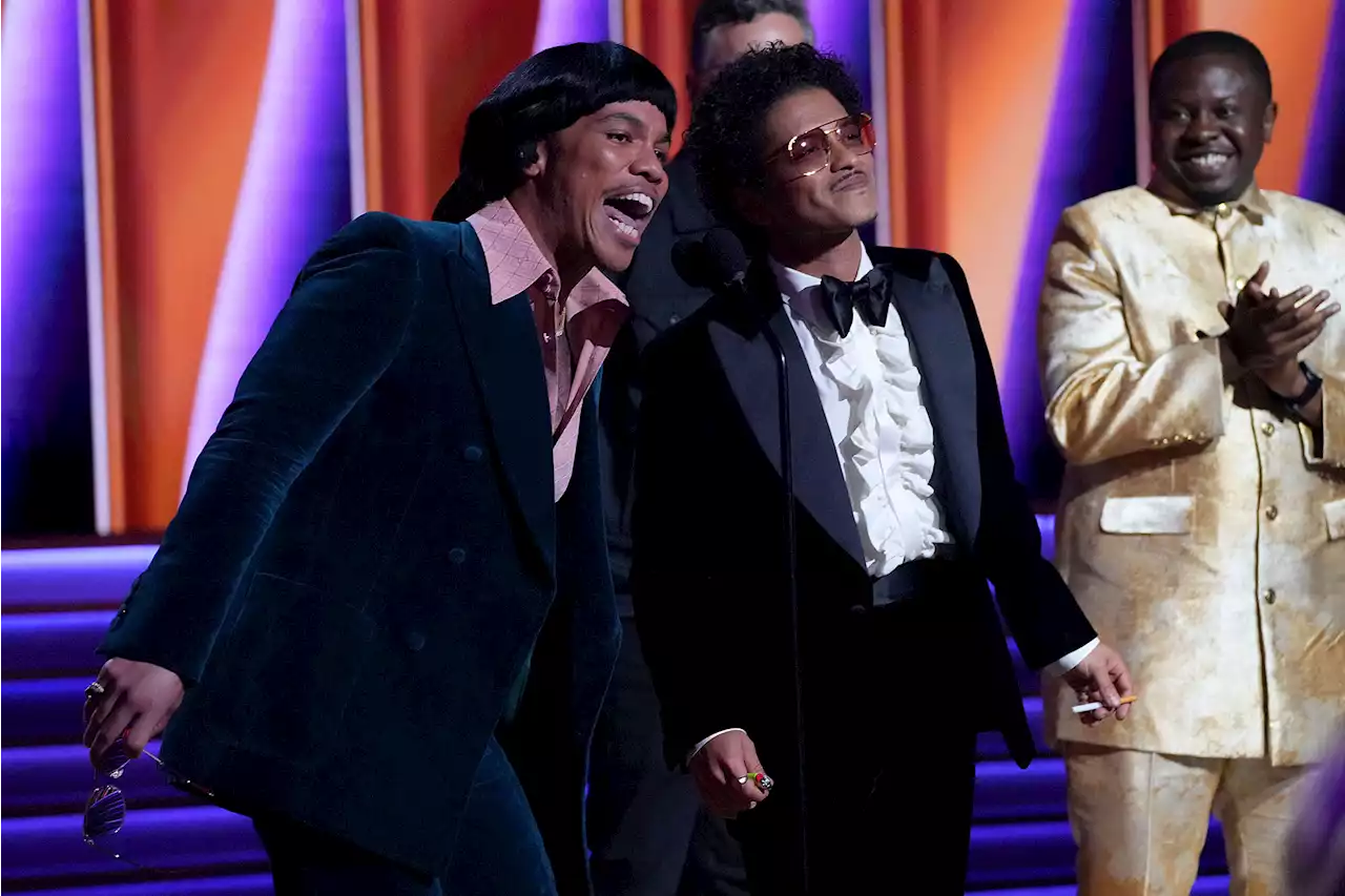 Bruno Mars ‘humbly, sexually’ withdraws Silk Sonic from Grammy consideration