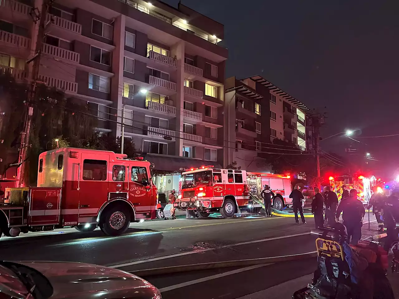 Fire engulfs apartment building near Lake Merritt in Oakland