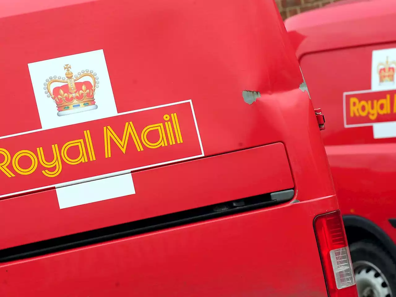 Royal Mail to axe around 6,000 jobs amid fresh strikes