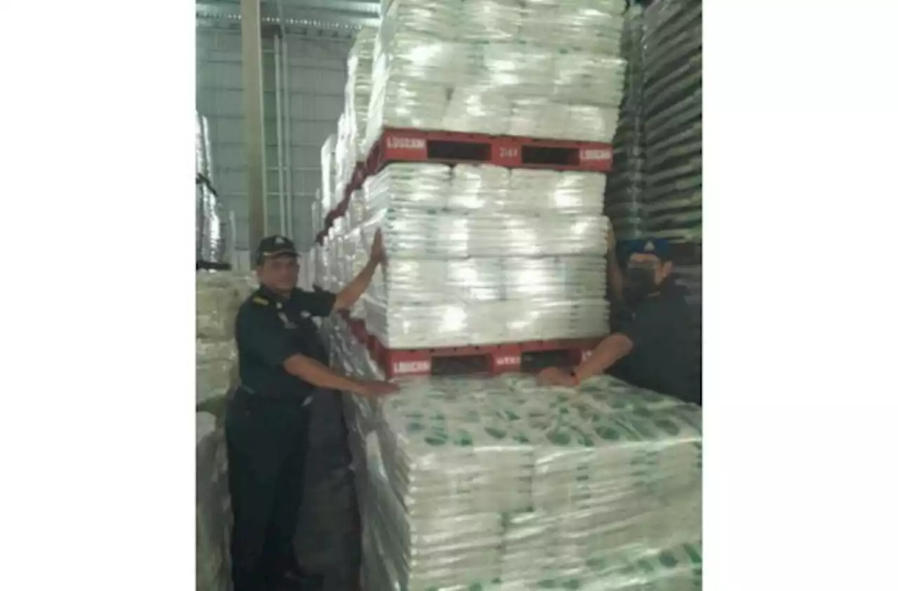 Enforcement officers seize 35,000kg of sugar worth RM99,000 in Negri warehouse