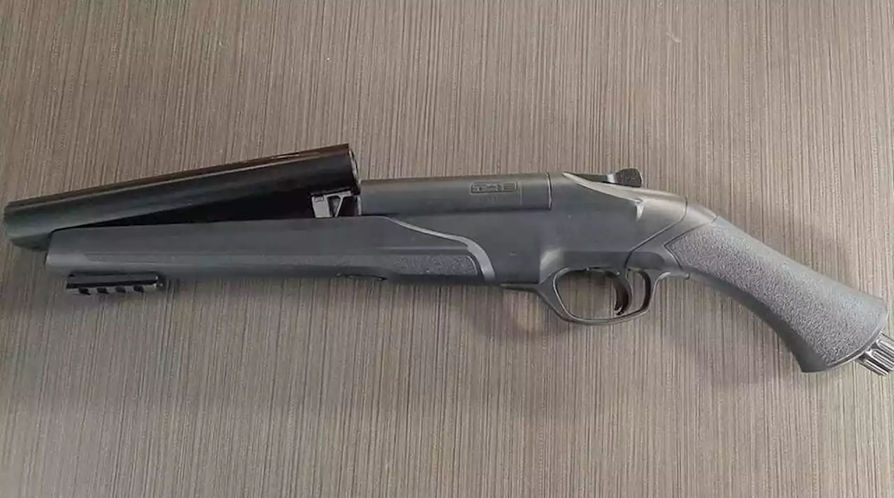 Replica shotgun found in abandoned tent in Stadacona Park