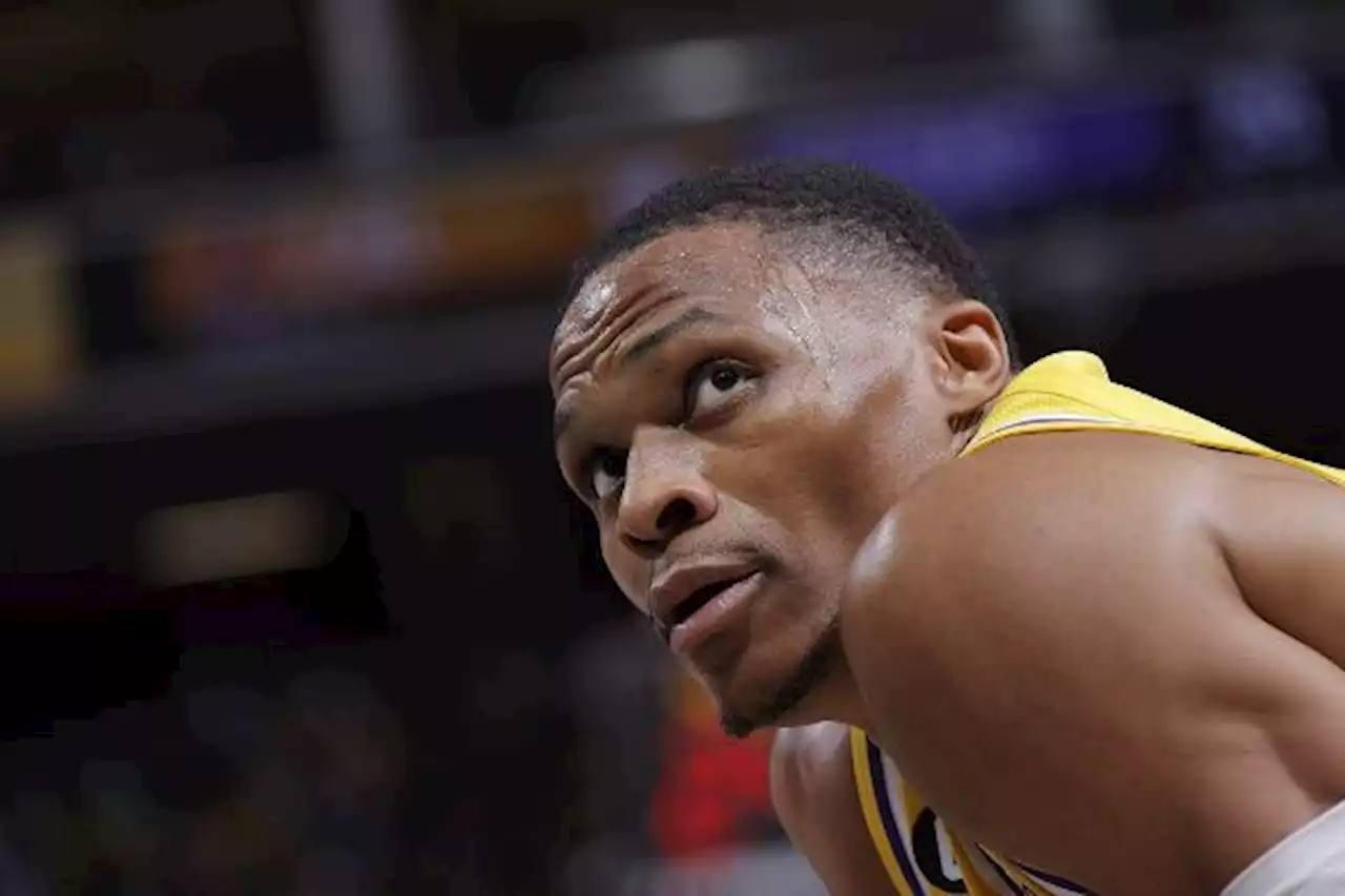 Russell Westbrook exits Lakers' preseason finale with hamstring injury