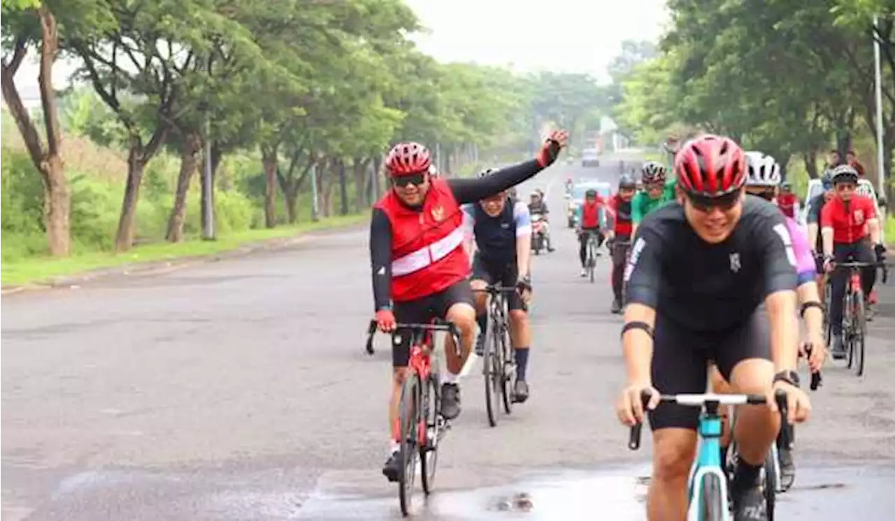 Gowes Keliling Surabaya, Hasto Sampaikan Pesan Mega untuk Kepala Daerah PDIP