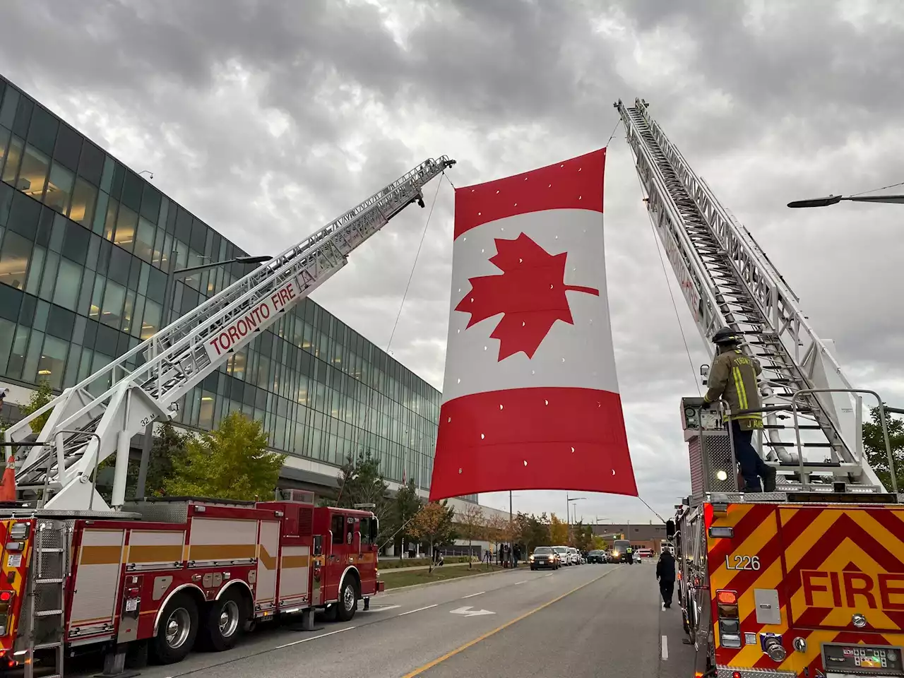 Bodies of South Simcoe Police officers killed in Innisfil returning to Barrie