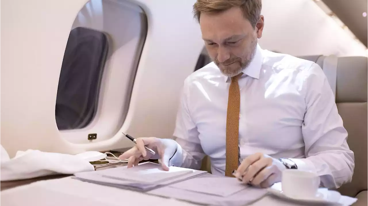 Lindner fliegt Linie von Washington nach Berlin