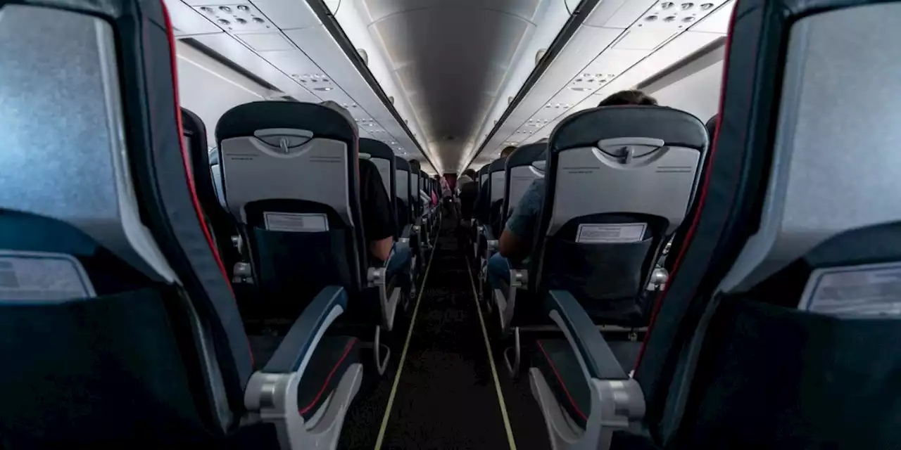 American Airlines flight evacuated due to fumes in cabin