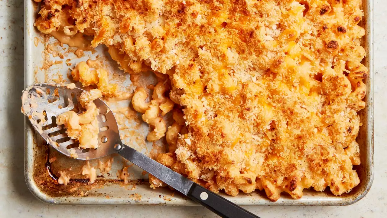 Crispy, Creamy Sheet-Pan Mac and Cheese