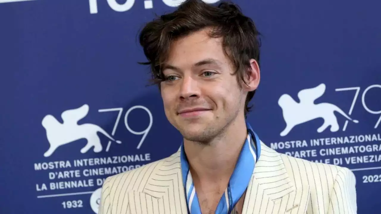 Watch Harry Styles 'Shake It Off' After Getting Hit With a Bottle