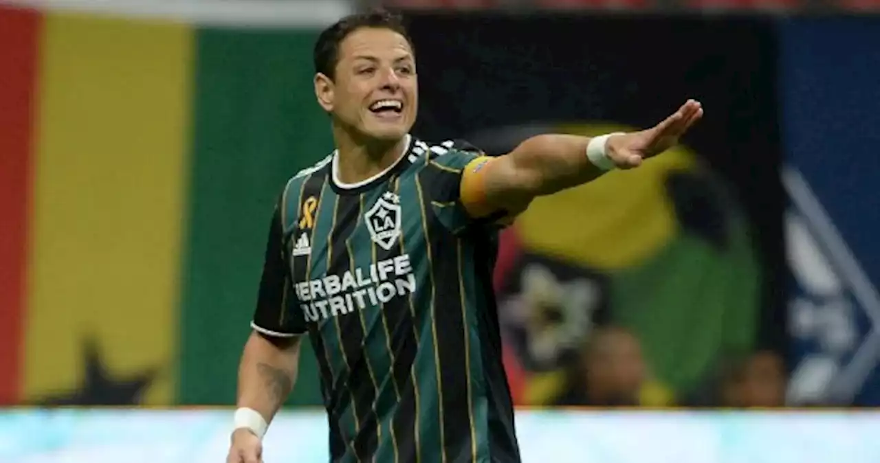 Chicharito Hernández usará zapatos con la imagen de su abuelo