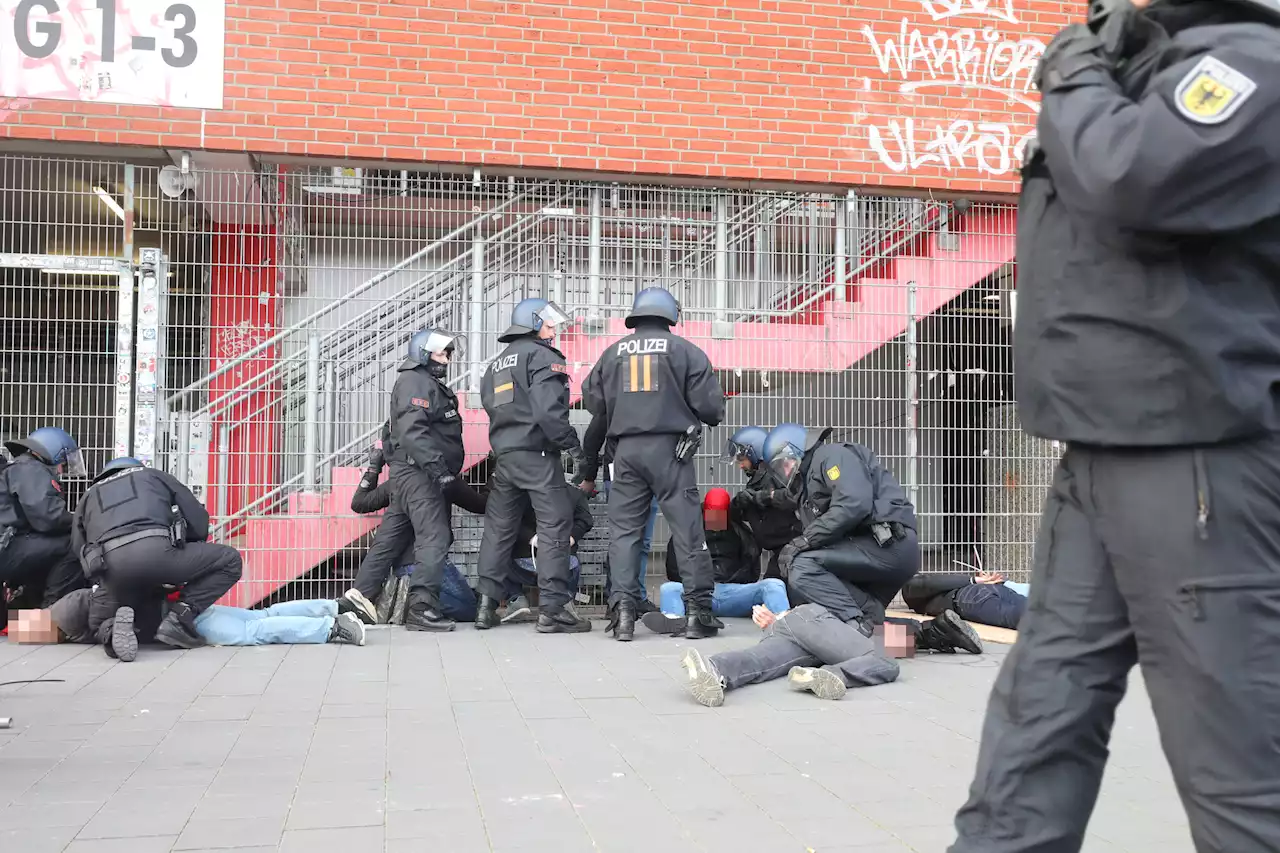 Nach Gewalt-Video vom Derby: Ermittlungen gegen Bundespolizisten