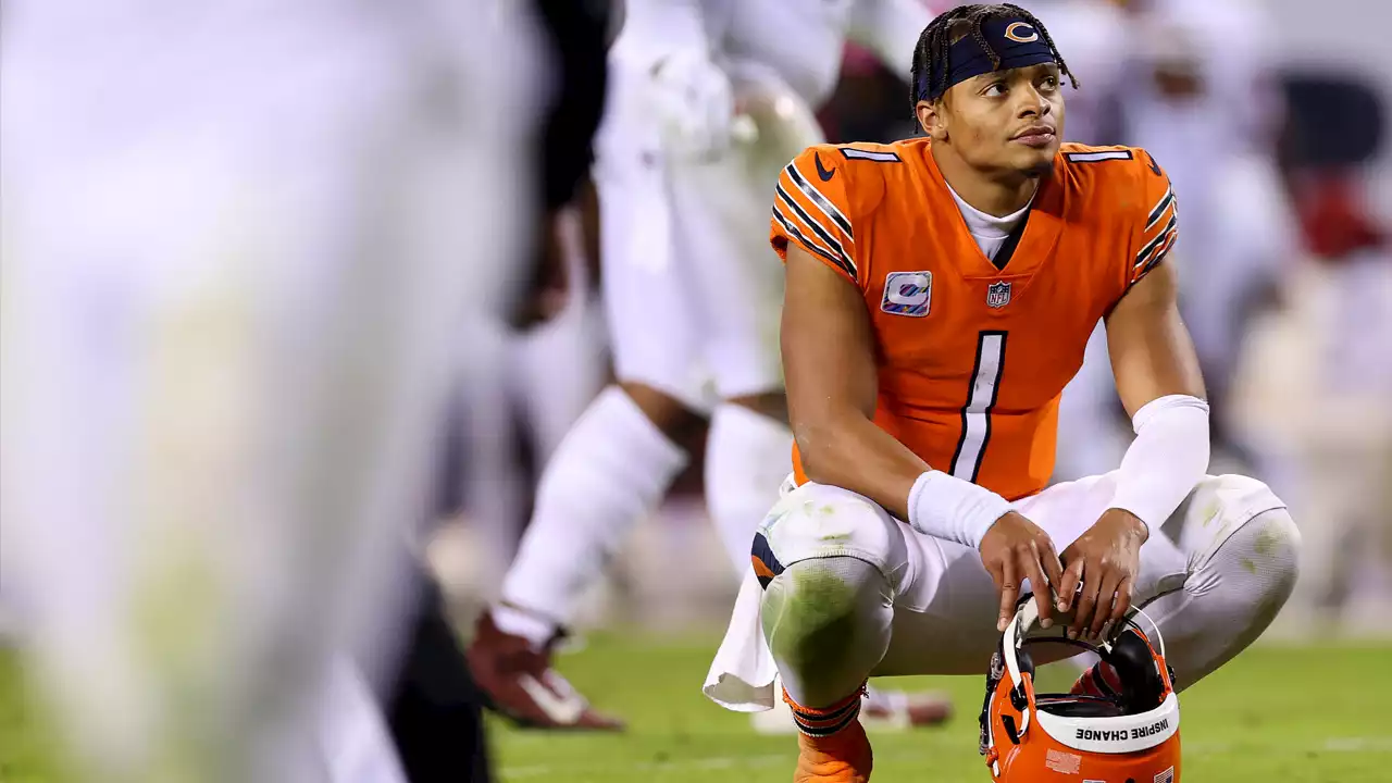 Justin Fields Is Giving Bears Everything, Shameful Team Won't Do Same