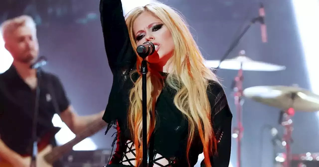 Avril Lavigne Still Has Her Outfit From the 'Complicated' Music Video