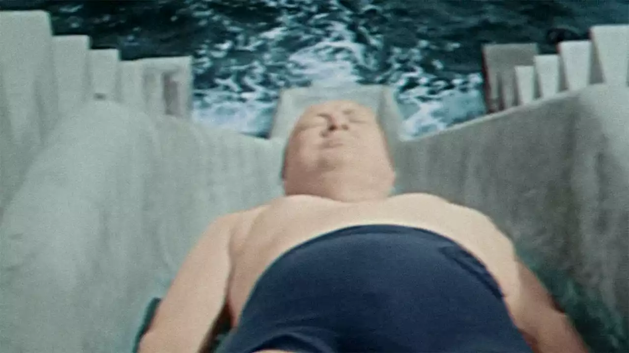 Does Video Show Churchill Losing Swimsuit on Water Slide?