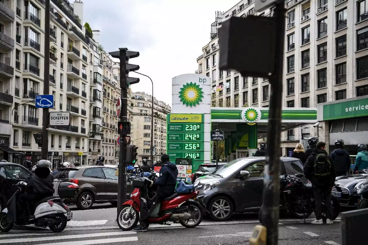 Pénurie de carburants : la grève se poursuit, alors que la 'marche contre la vie chère' se prépare