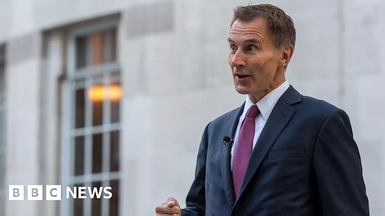 Jeremy Hunt to join Liz Truss at Chequers for talks on economic plans