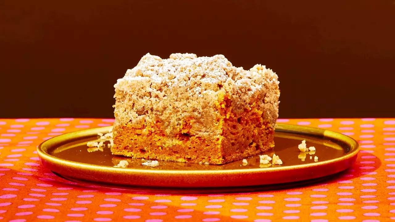 Pumpkin Spice Crumb Cake