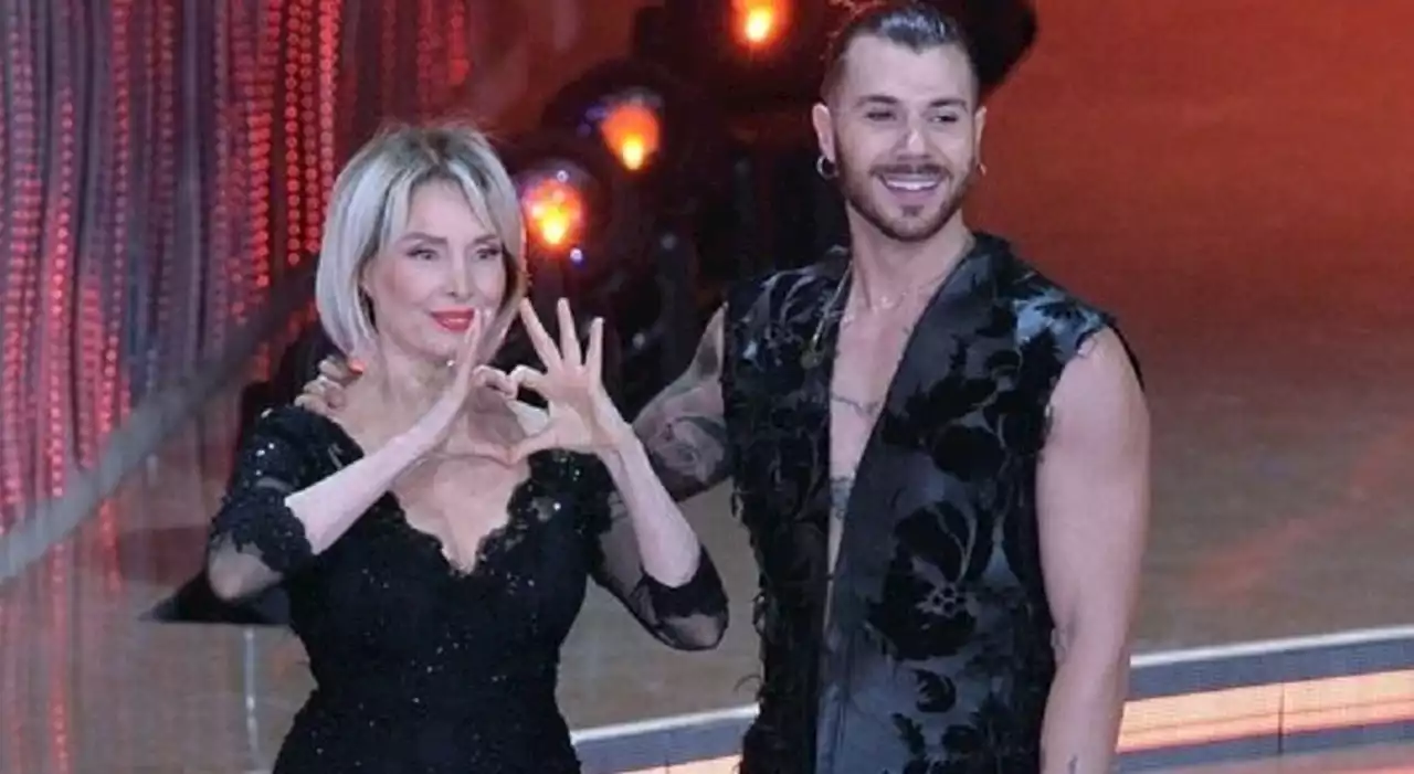 Marta Flavi eliminata da “Ballando con le stelle”, faticava a ricordare la coreografia: «Non pensavo fosse così dura»