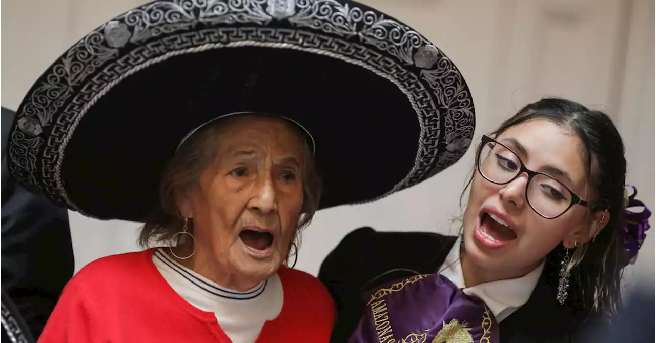 Mariachi bands fire up fading memories of Mexican Alzheimer patients