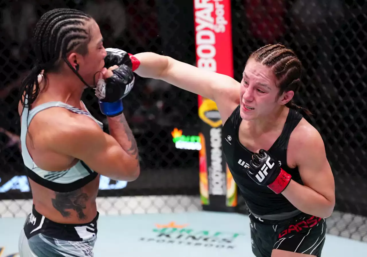 Scintillating in First Main Event, Alexa Grasso Outpoints Viviane Araujo