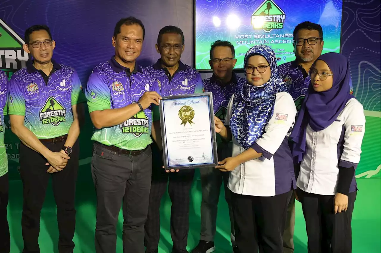 Forestry 121 peaks programme sets new Malaysia Book of Records achievement