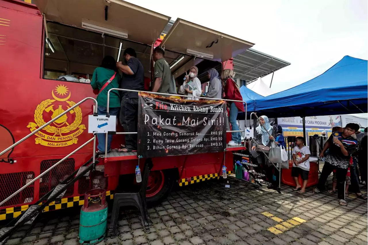 Melaka AKM Tour: Firefighters' culinary fare a hit with visitors