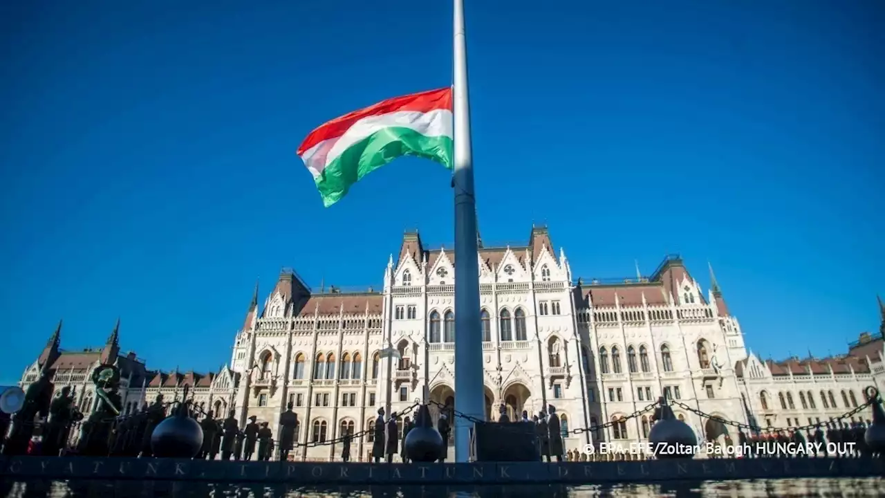 В Венгрии заявили, что консультации заставят ЕС изменить политику санкций против РФ