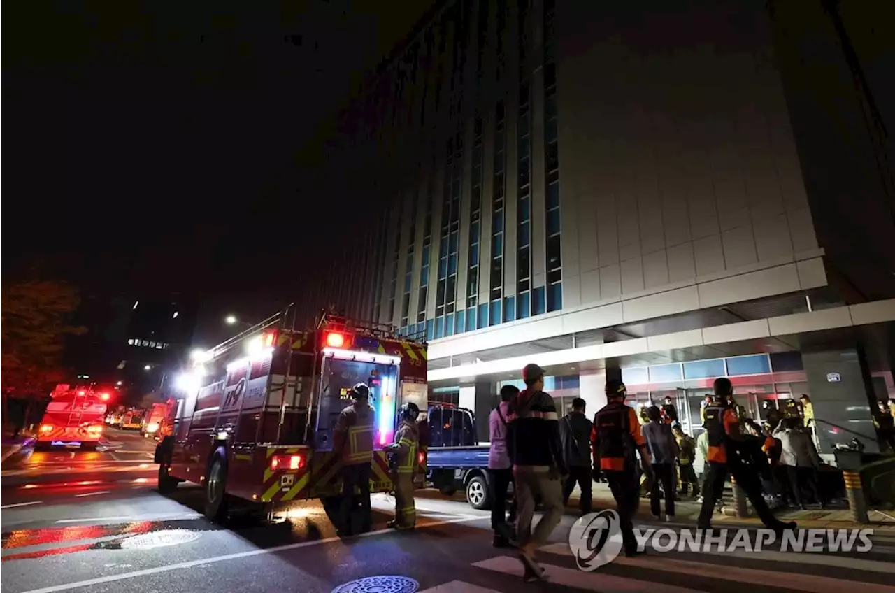 카카오 '판교가 메인 데이터센터…서버 3만2천대 중 절반 복구' | 연합뉴스