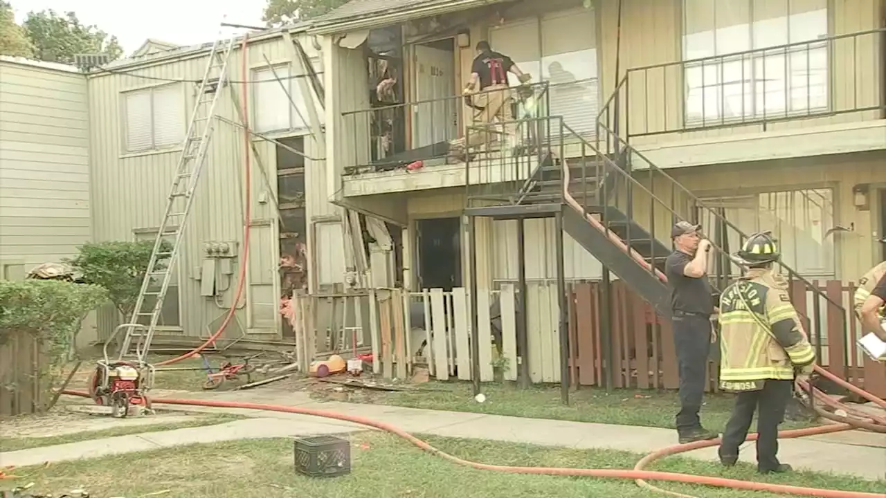 Four families without homes after fire destroys apartments in northwest Houston, HFD says