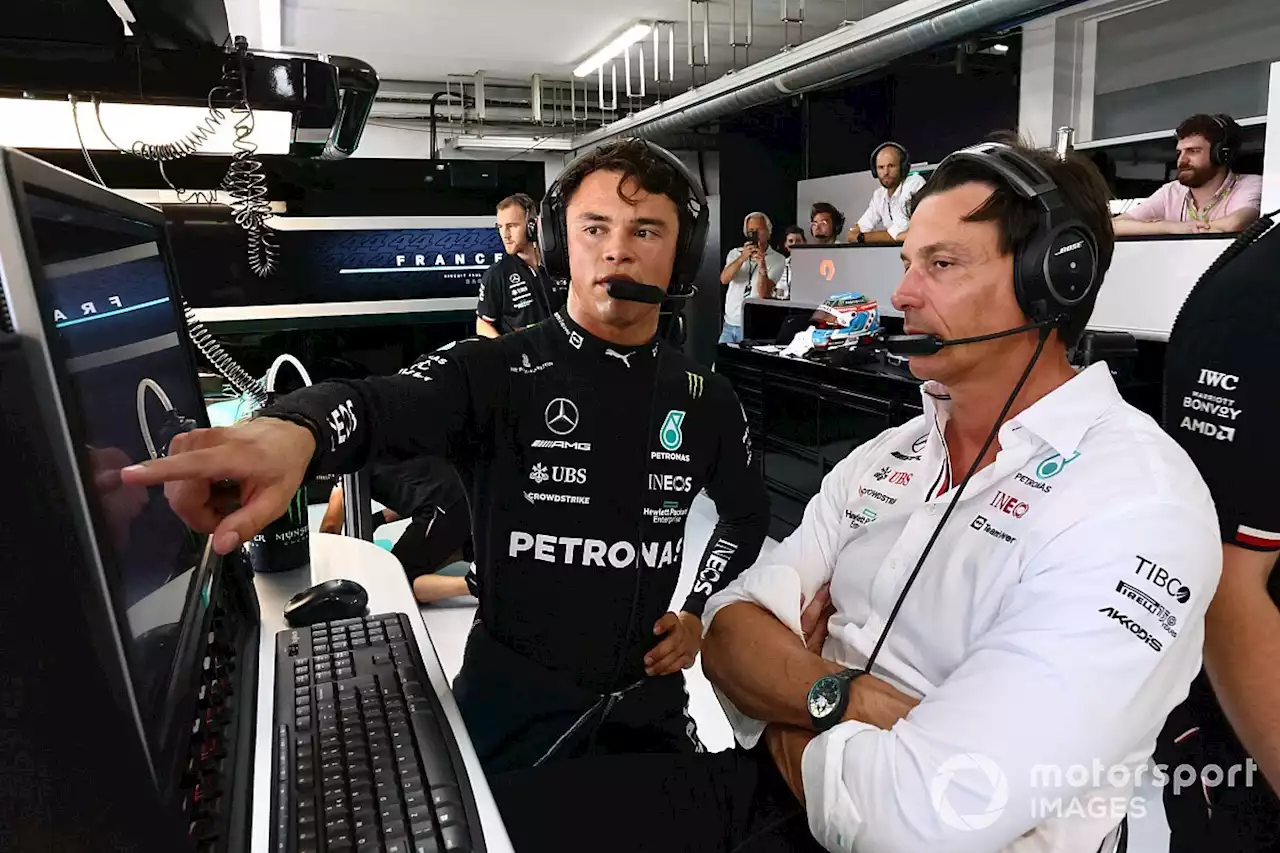 Mercedes: No concerns about de Vries taking knowledge to Red Bull