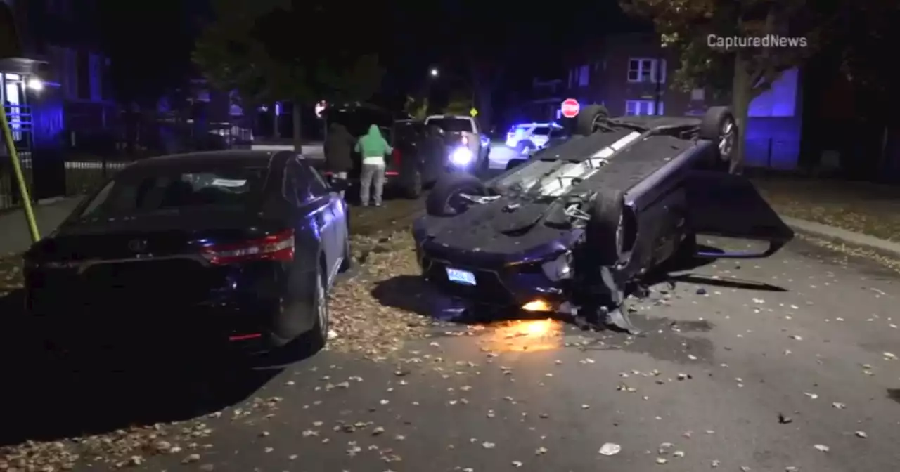 2 arrested after crashing stolen car into parked vehicles in Auburn Gresham