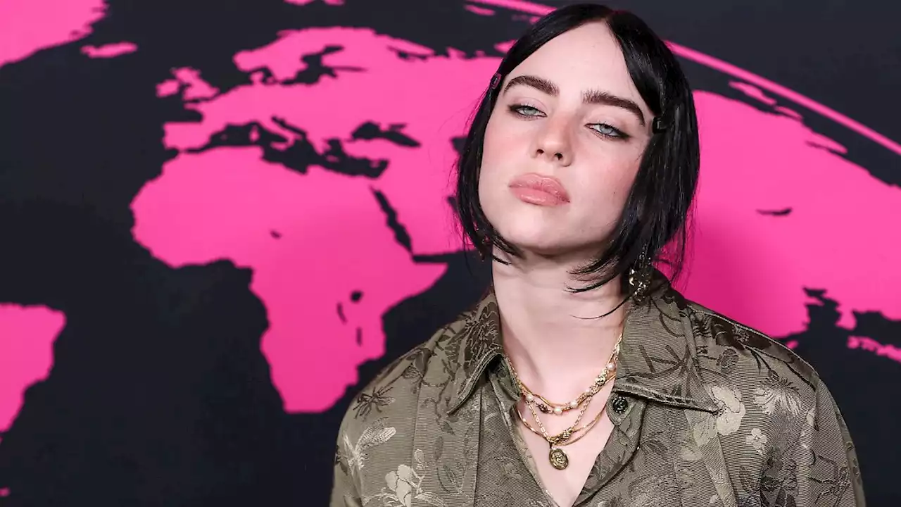 Billie Eilish hält Händchen