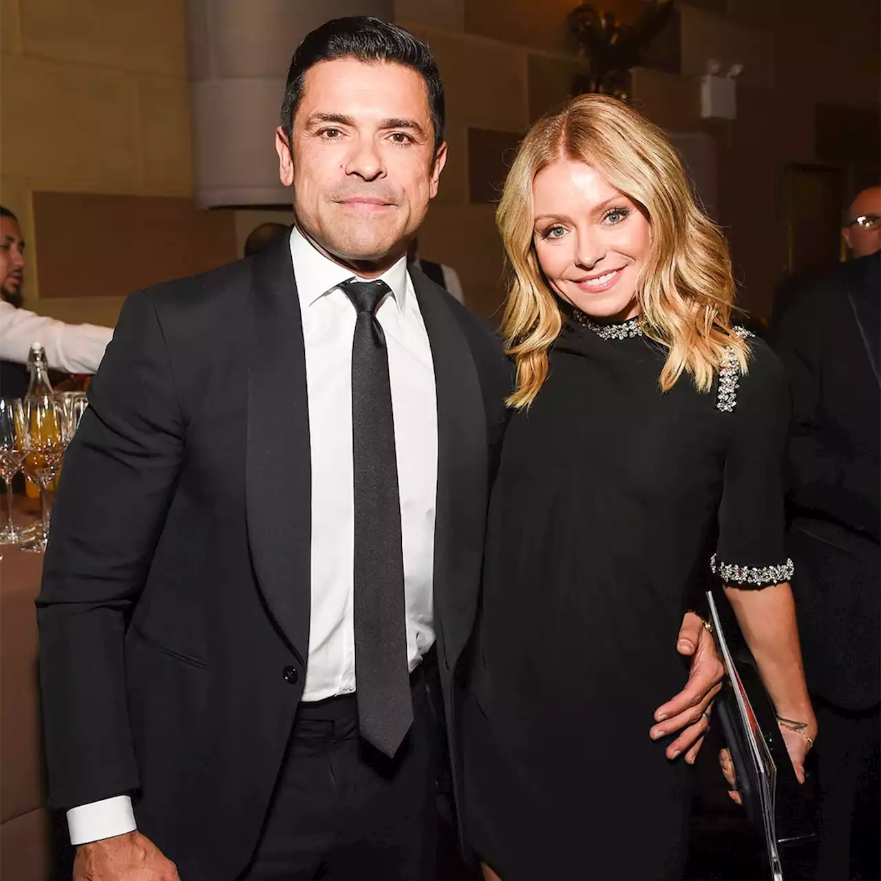 See Kelly Ripa and Mark Consuelos Support Son Joaquin's Wrestling Team at University of Michigan - E! Online