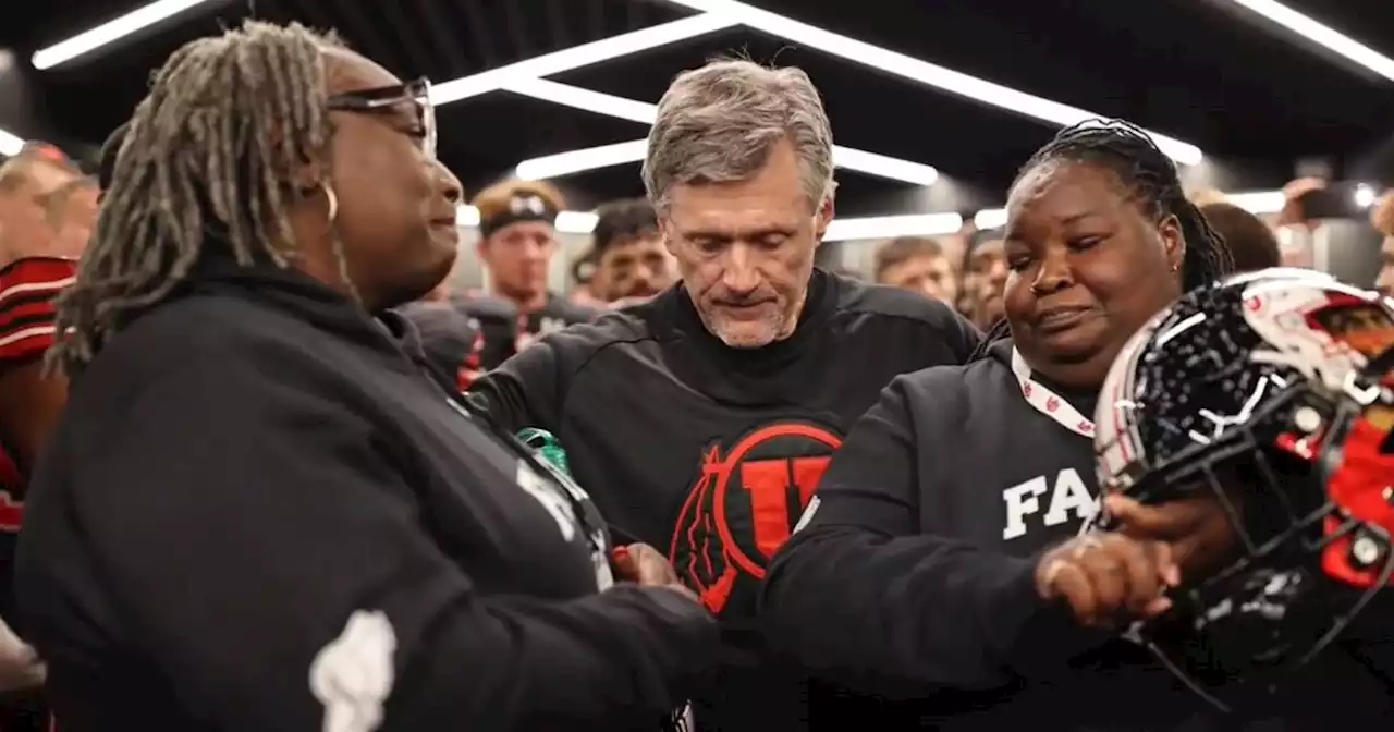 Mothers of two fallen Utah players receive game balls following Utah's win over USC