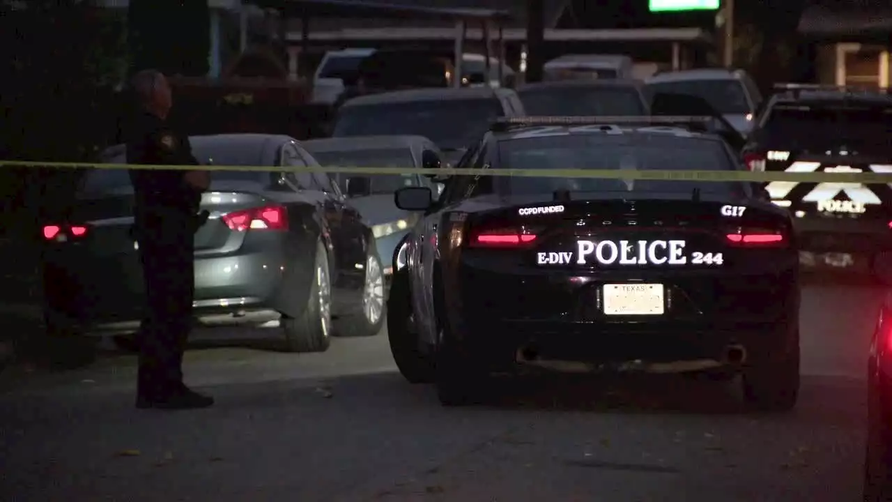 Man killed after pointing gun at officer, Fort Worth police say