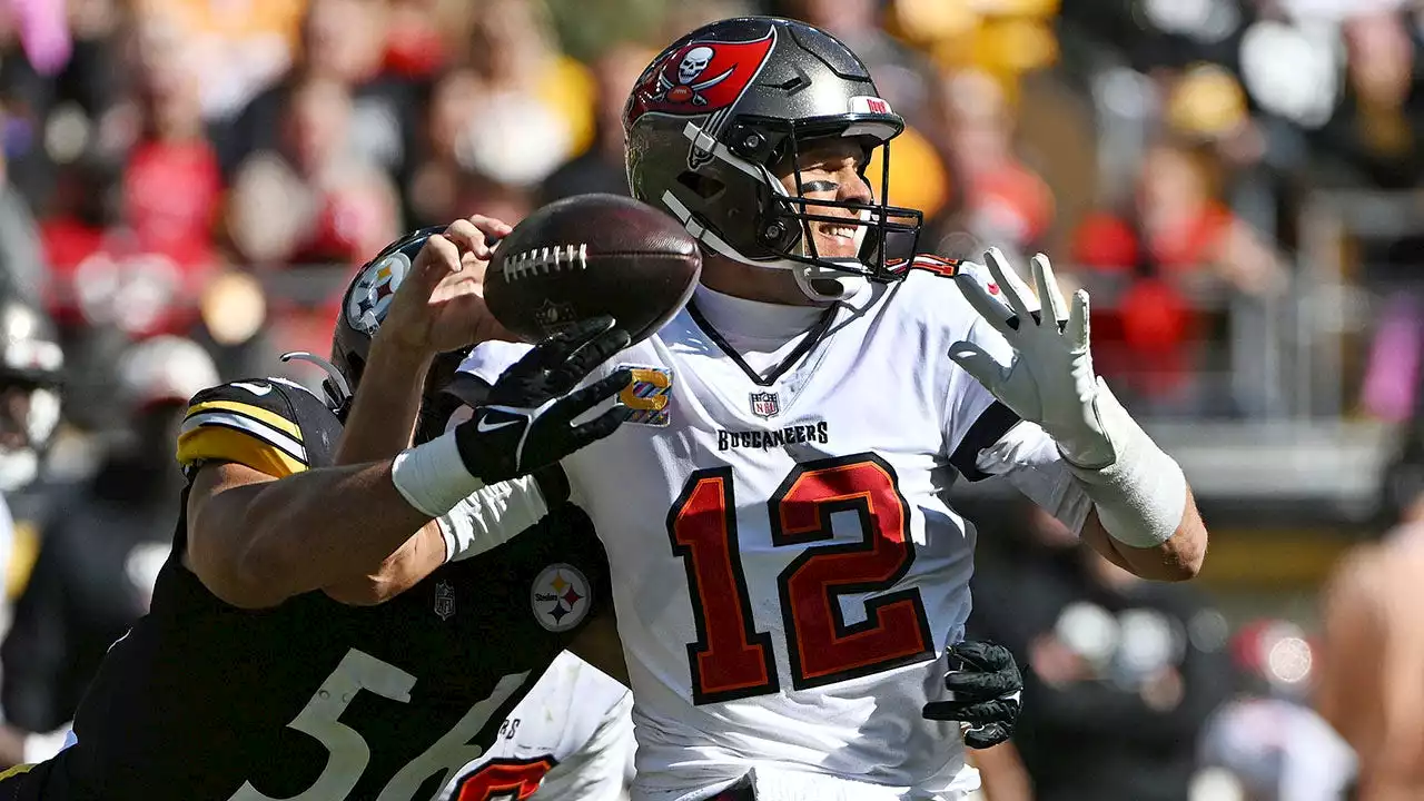 Tom Brady, Bucs suffer stunning loss to Steelers behind stiff defense, Mitchell Trubisky touchdown