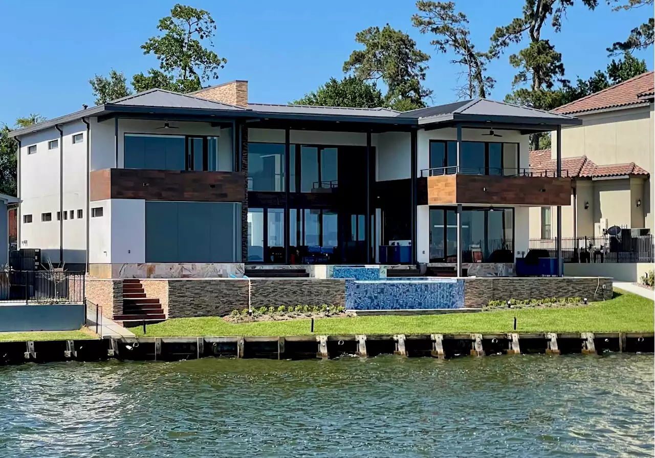 Georgia couple shifts to modern style, life on Lake Conroe