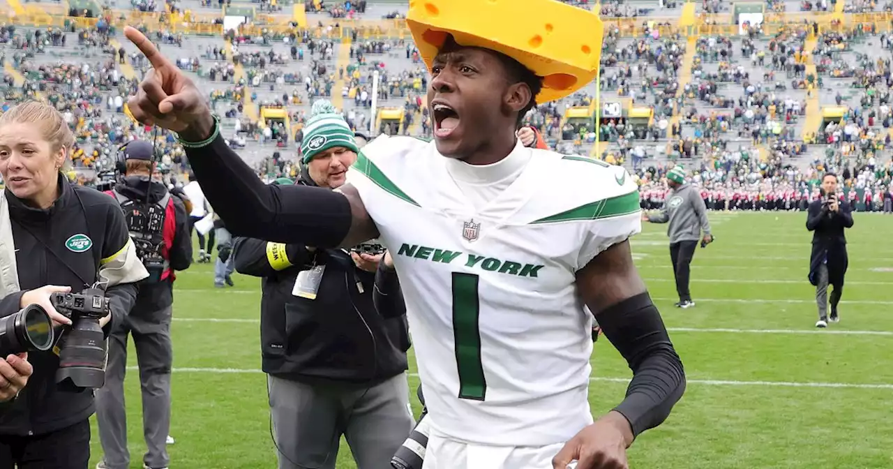 Green Bay Receiver Knocks The Cheese Right Off A Gloating Jets Star's Head