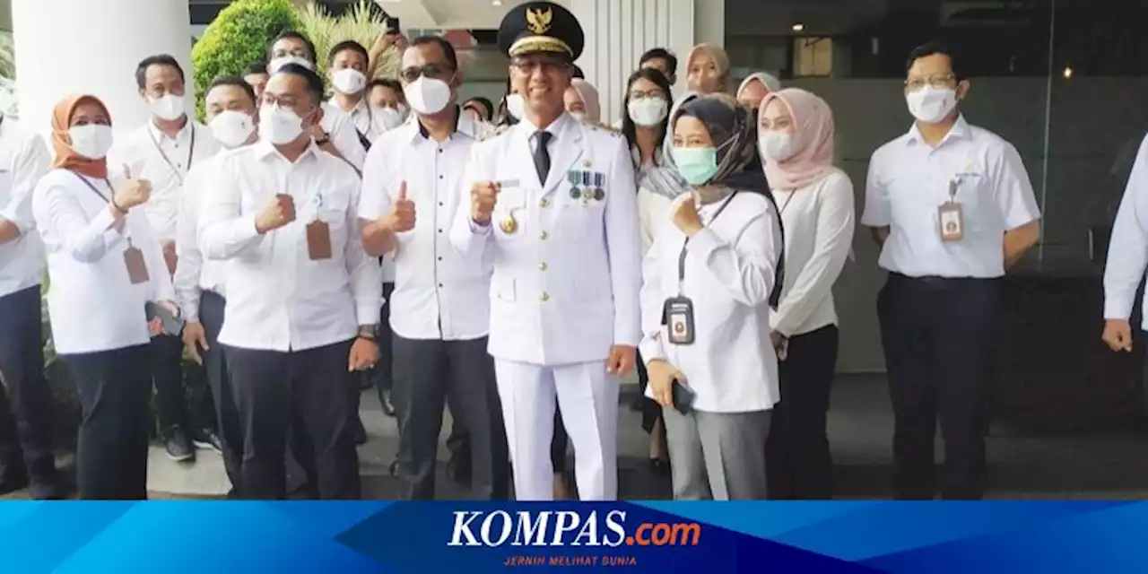 Tiba di Balai Kota Jakarta, Heru Budi Hartono Disambut PNS dan Warga yang Minta 'Selfie'