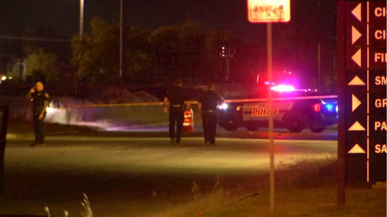 1 person dead, 1 wounded in shooting at car club meetup on Southwest Side, police say