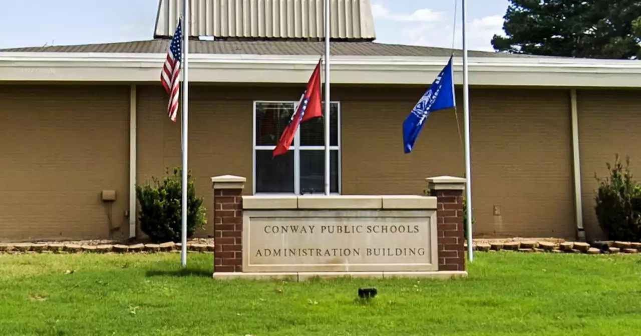 Man says LGBTQ people 'deserve death' at school board meeting in Arkansas