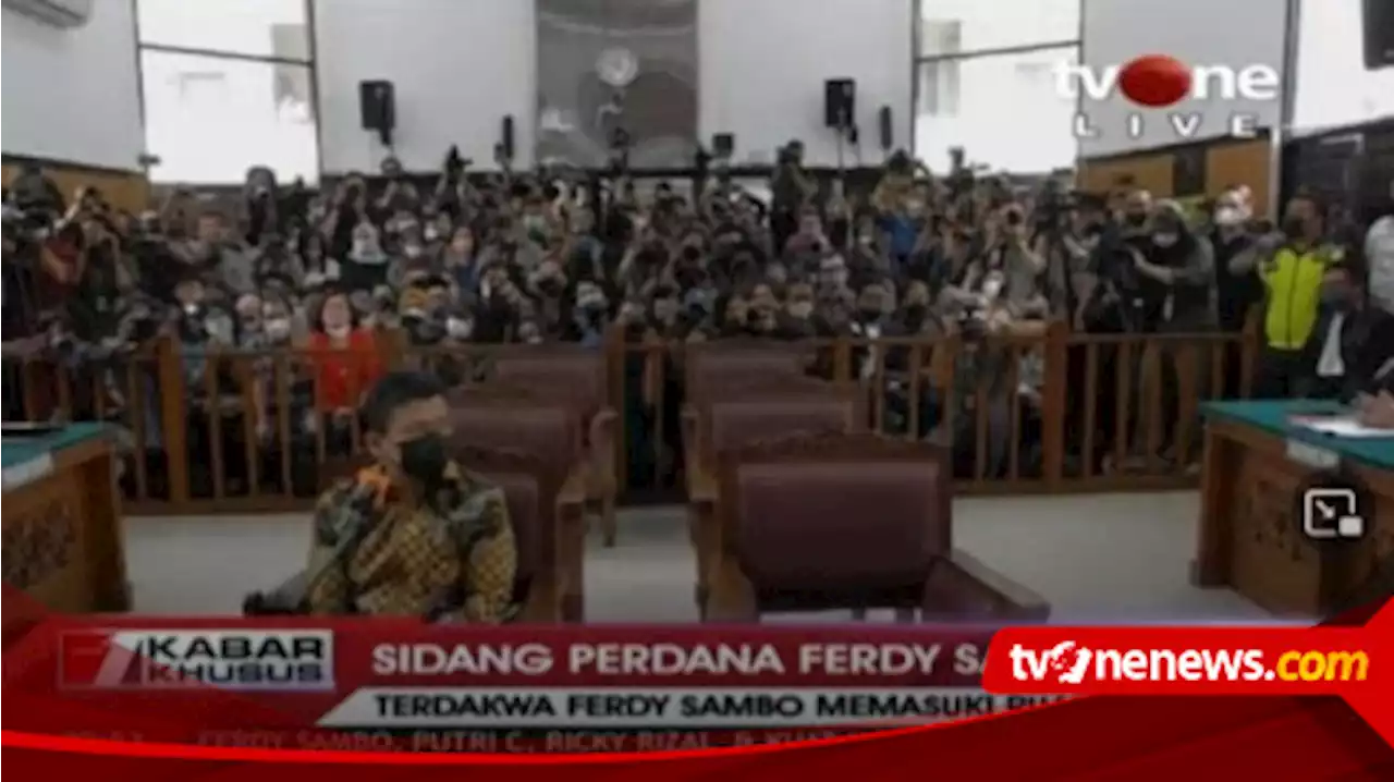 Pakai Batik, Ferdy Sambo Ikuti Sidang Perdana di PN Jaksel