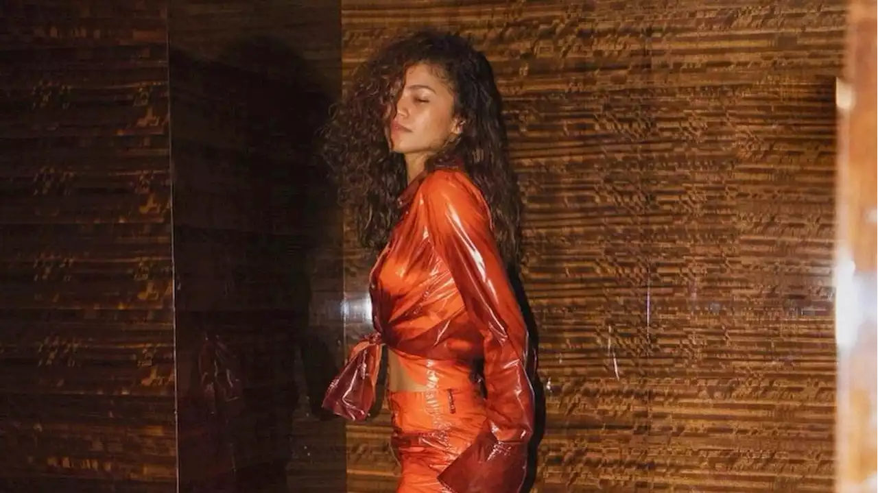 Zendaya in abiti termoreattivi e tacchi vertiginosi è la musa della nuova era Ferragamo