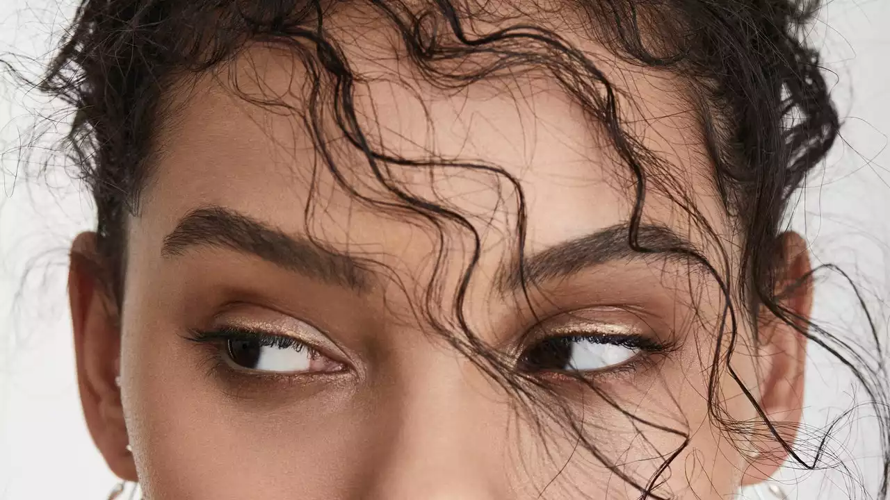 The 17 Best Mascara Formulas to Try in 2022, According to the Pros