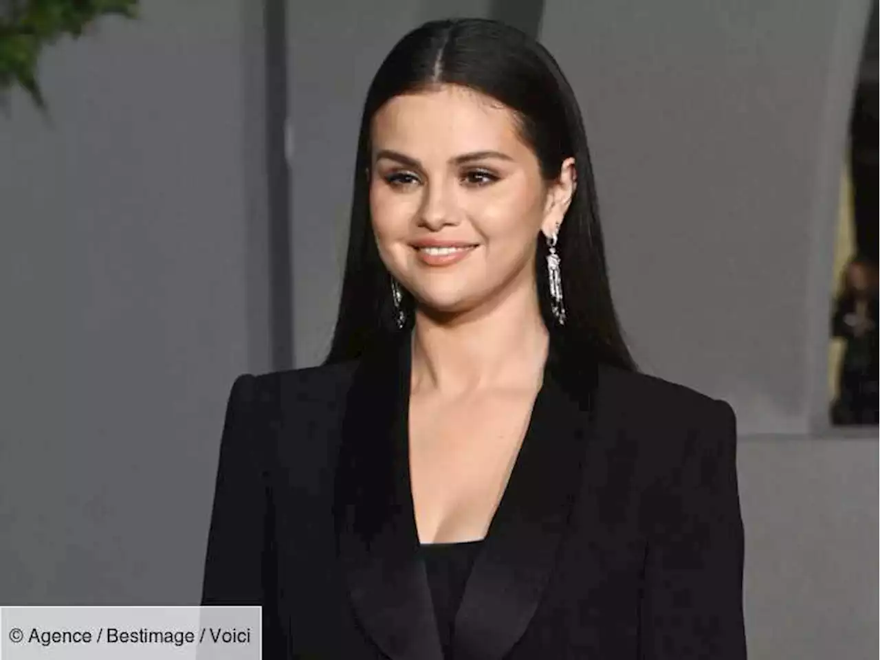 Selena Gomez et Hailey Bieber posent ensemble lors d'un gala, les internautes sont sous le choc - Voici