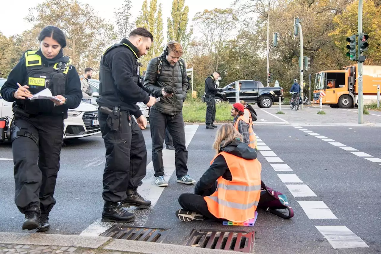 Lesen Sie mal, wo die radikalen Klimaschützer in Berlin Blockaden veranstalten