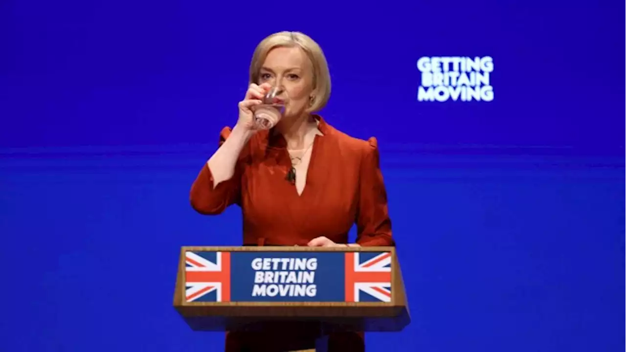 Løftebrud som perler på en snor og ingen tillid i befolkningen. Den britiske premierminister er i seriøse problemer